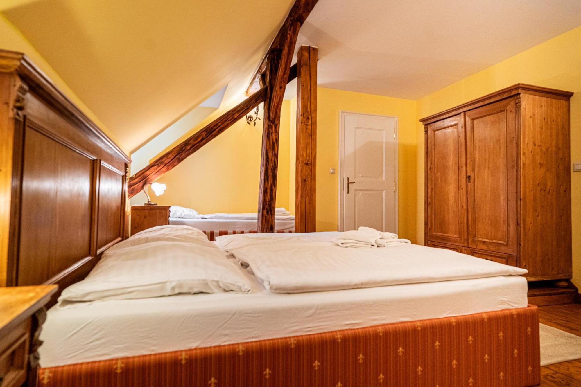Penzion Cosmopolitan Ii. Banská Štiavnica Стая снимка