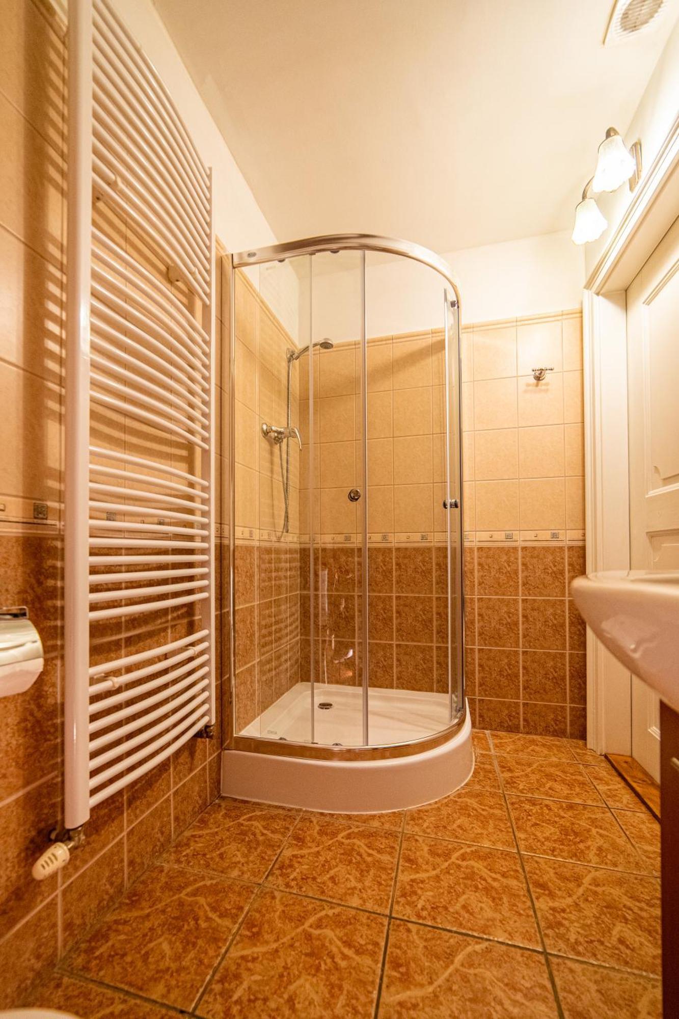 Penzion Cosmopolitan Ii. Banská Štiavnica Стая снимка